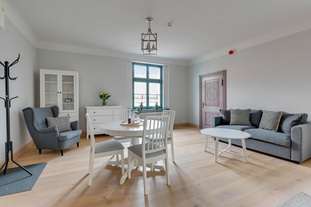 Historical Townhouse By Blue Mandarin Apartment กดัญสก์ ภายนอก รูปภาพ