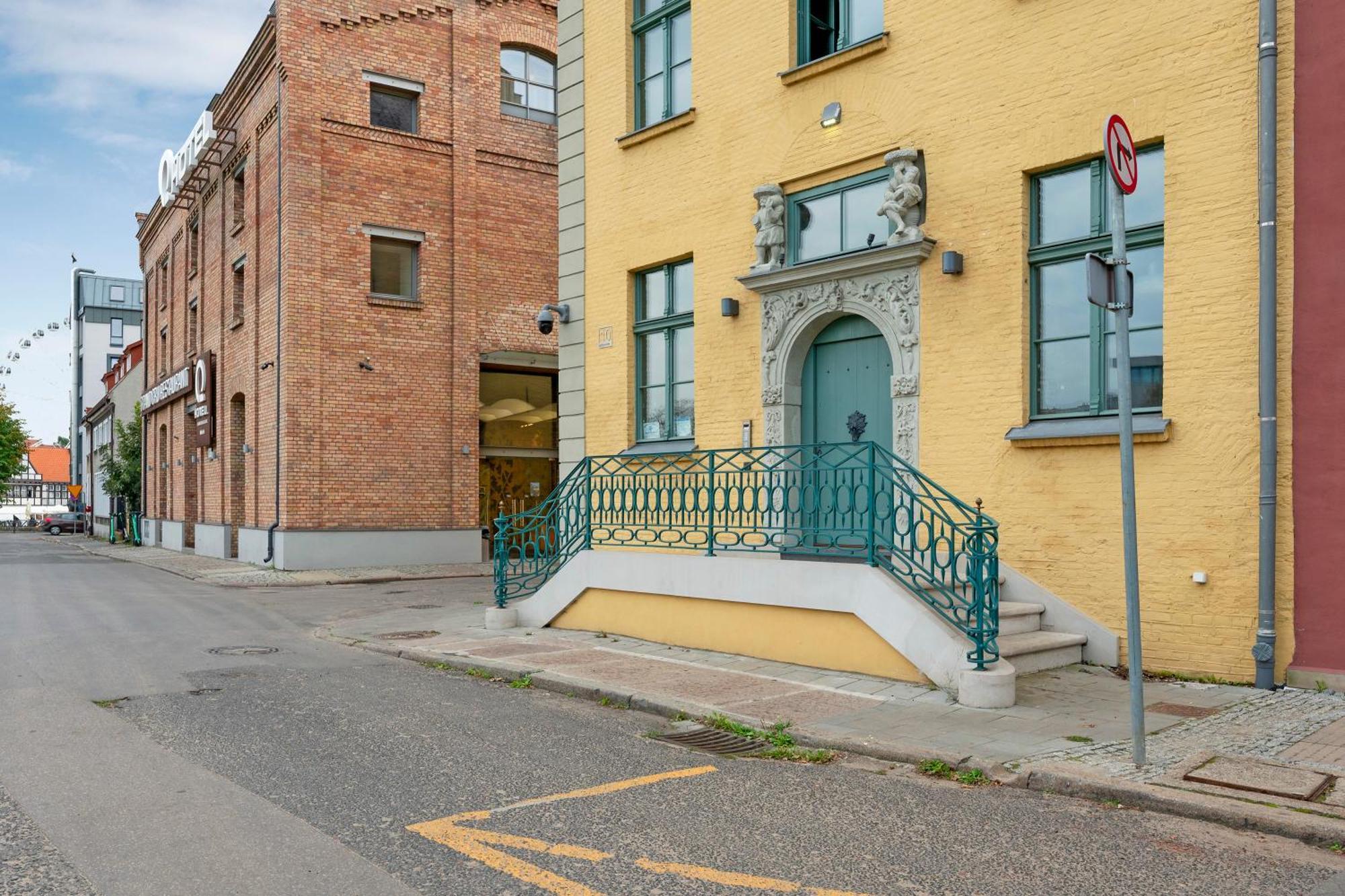 Historical Townhouse By Blue Mandarin Apartment กดัญสก์ ภายนอก รูปภาพ